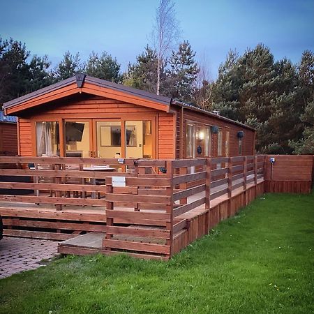מורפת' Hazel Oaks, Beautiful Lodge With Hot Tub - Sleeps 6 - Felmoor Park מראה חיצוני תמונה
