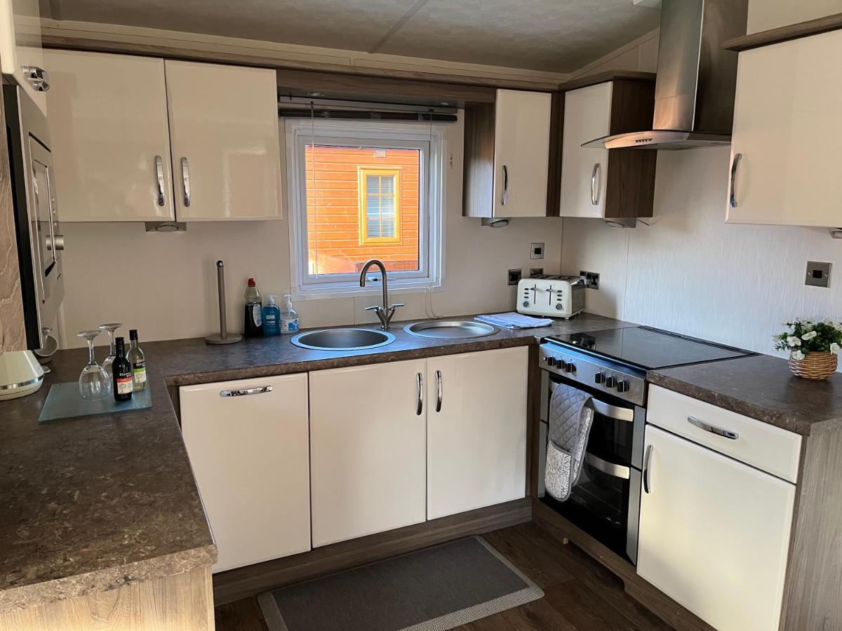 מורפת' Hazel Oaks, Beautiful Lodge With Hot Tub - Sleeps 6 - Felmoor Park מראה חיצוני תמונה