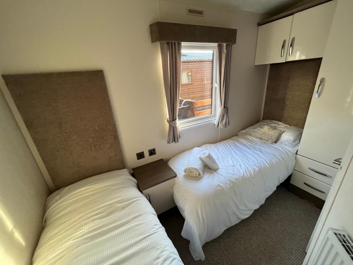 מורפת' Hazel Oaks, Beautiful Lodge With Hot Tub - Sleeps 6 - Felmoor Park מראה חיצוני תמונה