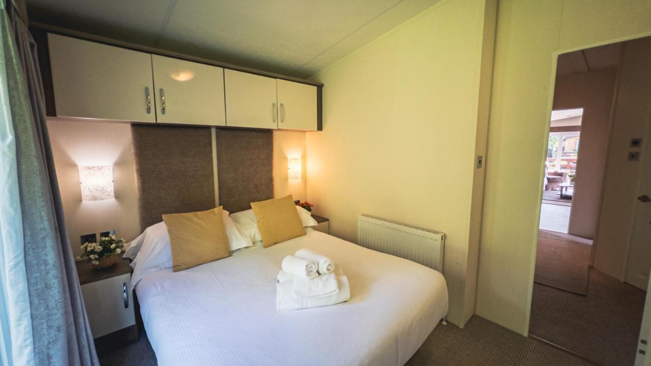מורפת' Hazel Oaks, Beautiful Lodge With Hot Tub - Sleeps 6 - Felmoor Park מראה חיצוני תמונה