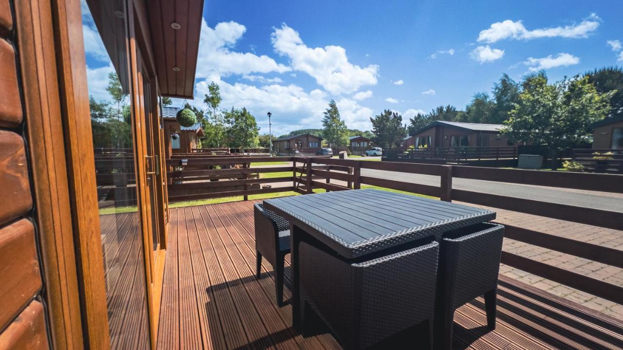 מורפת' Hazel Oaks, Beautiful Lodge With Hot Tub - Sleeps 6 - Felmoor Park מראה חיצוני תמונה