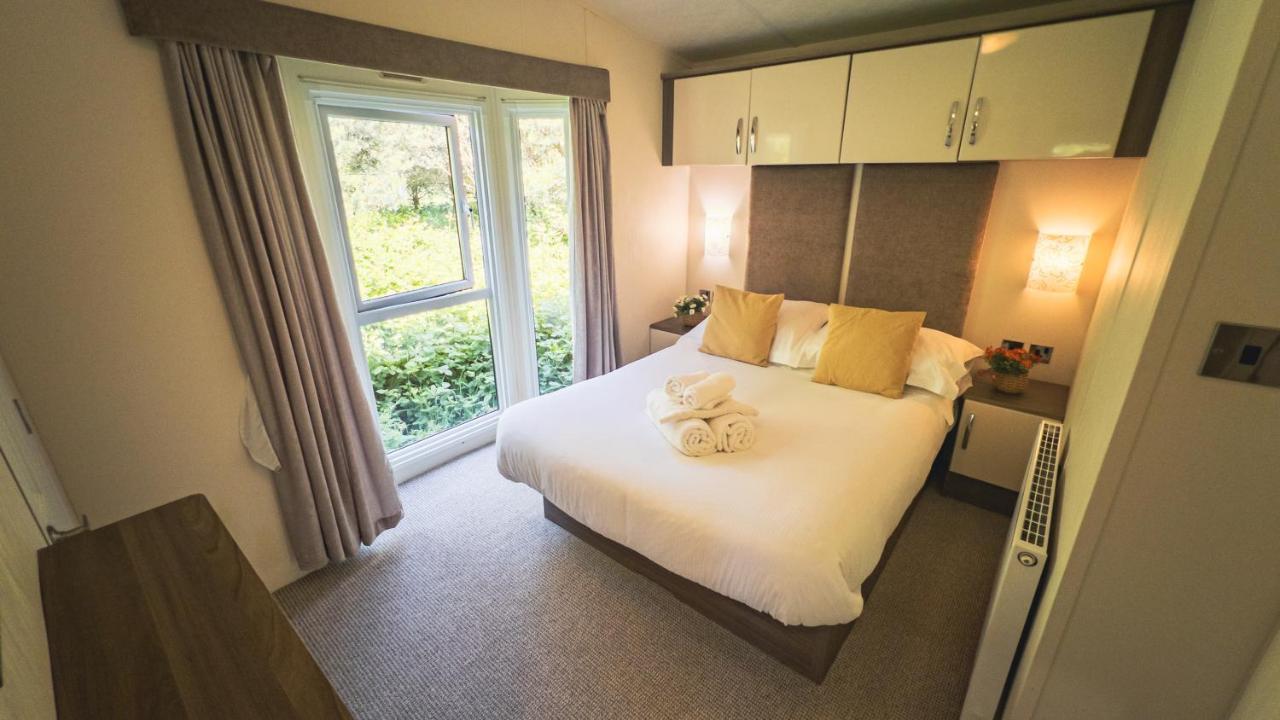 מורפת' Hazel Oaks, Beautiful Lodge With Hot Tub - Sleeps 6 - Felmoor Park מראה חיצוני תמונה