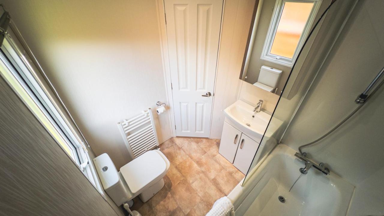 מורפת' Hazel Oaks, Beautiful Lodge With Hot Tub - Sleeps 6 - Felmoor Park מראה חיצוני תמונה