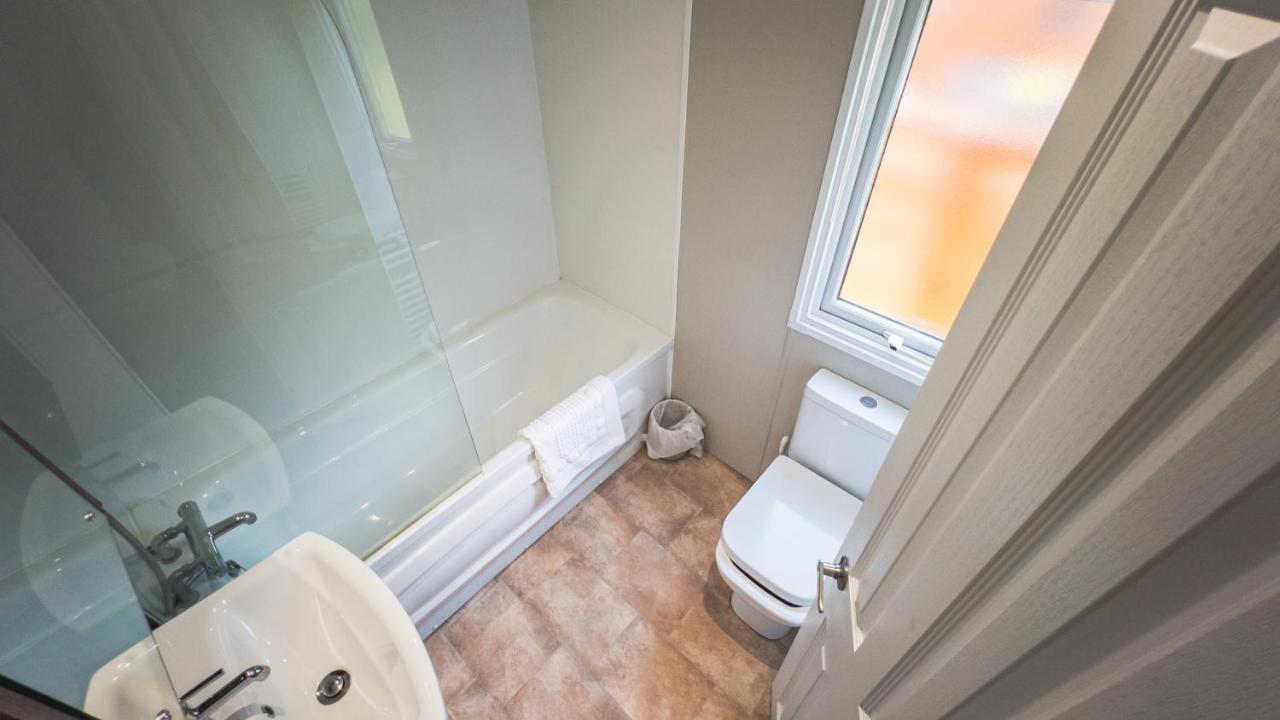 מורפת' Hazel Oaks, Beautiful Lodge With Hot Tub - Sleeps 6 - Felmoor Park מראה חיצוני תמונה