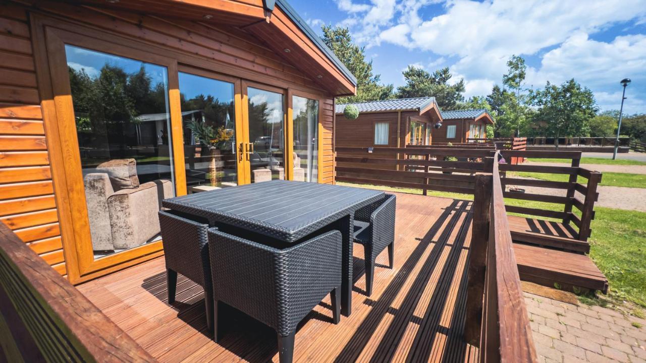מורפת' Hazel Oaks, Beautiful Lodge With Hot Tub - Sleeps 6 - Felmoor Park מראה חיצוני תמונה
