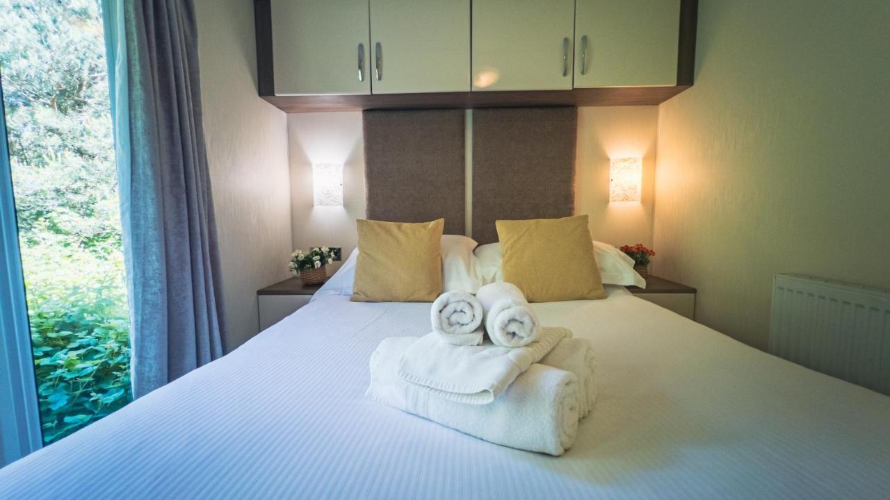 מורפת' Hazel Oaks, Beautiful Lodge With Hot Tub - Sleeps 6 - Felmoor Park מראה חיצוני תמונה