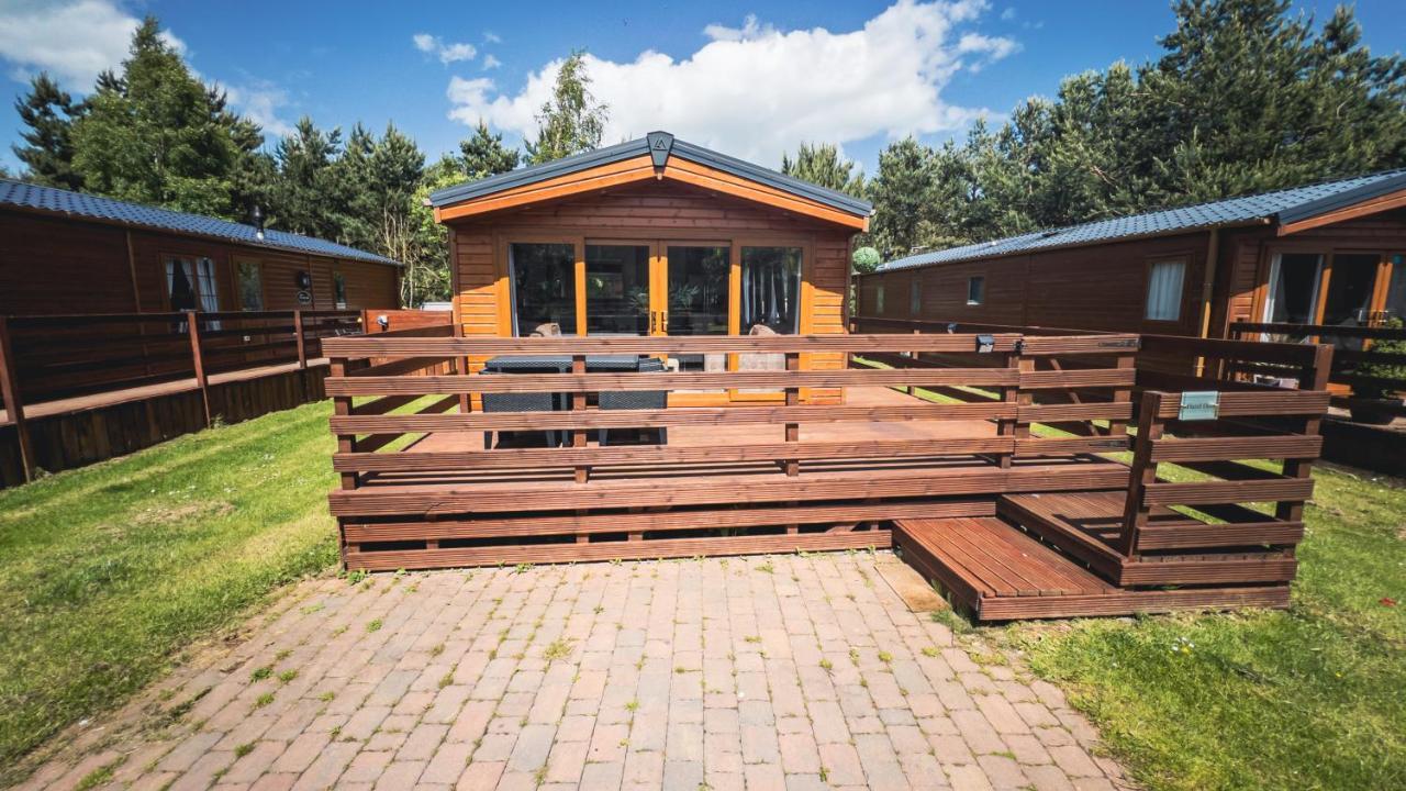מורפת' Hazel Oaks, Beautiful Lodge With Hot Tub - Sleeps 6 - Felmoor Park מראה חיצוני תמונה