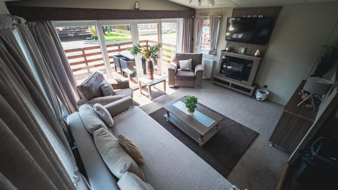 מורפת' Hazel Oaks, Beautiful Lodge With Hot Tub - Sleeps 6 - Felmoor Park מראה חיצוני תמונה